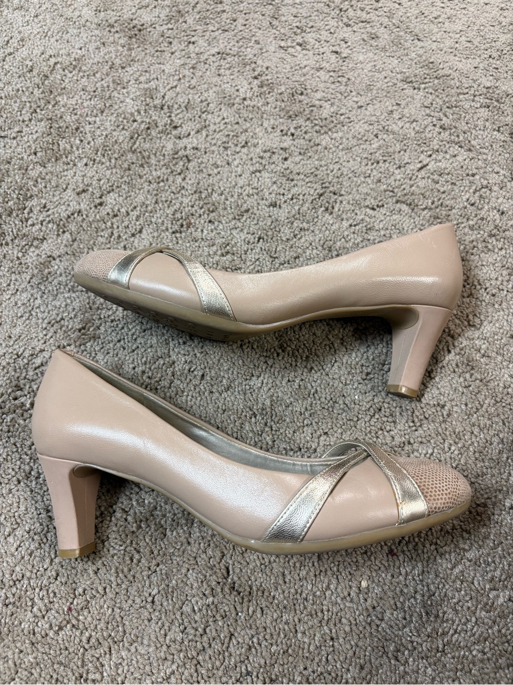 Easy Spirit Blush Pink Mid-Heel Pumps with Metallic Gold Straps